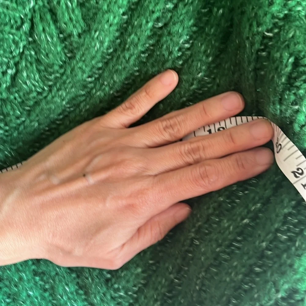 Oversized green cardigan with brown buttons - Picture 8 of 10